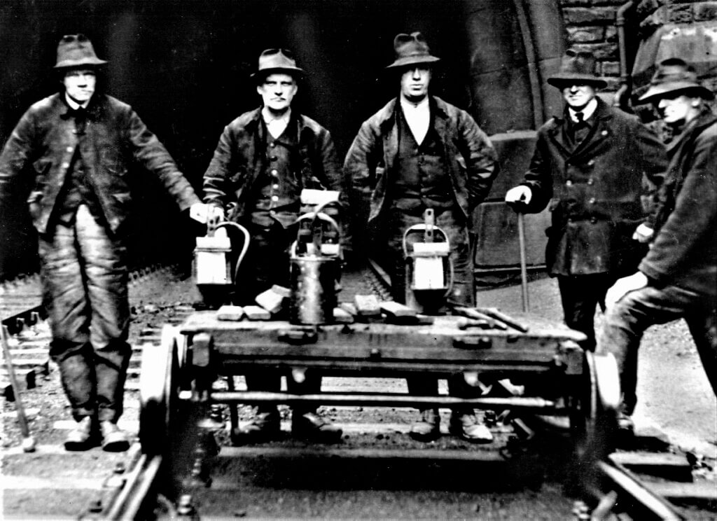 This image has an empty alt attribute; its file name is Arthington-RailwayTunnelWorkers-c-1927-1024x744.jpg